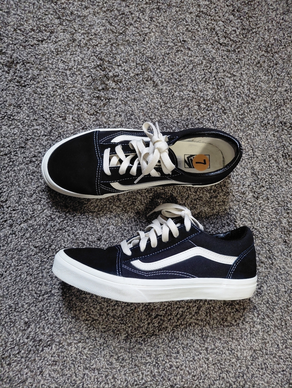 Vans Big Boy  Black and White Low Top Sneakers Size 7